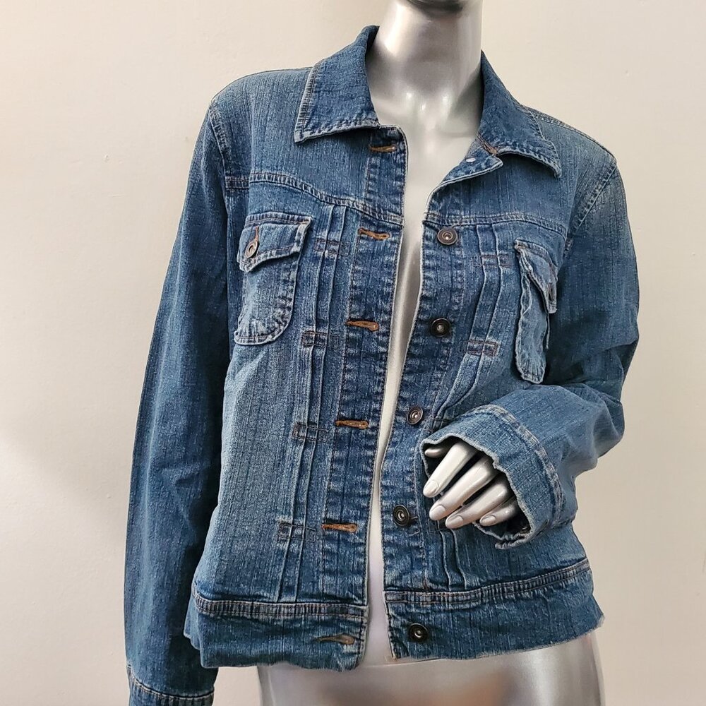St. John's Bay Denim Jacket – Size Medium, Classic Style, Excellent Condition - Picture 1 of 15